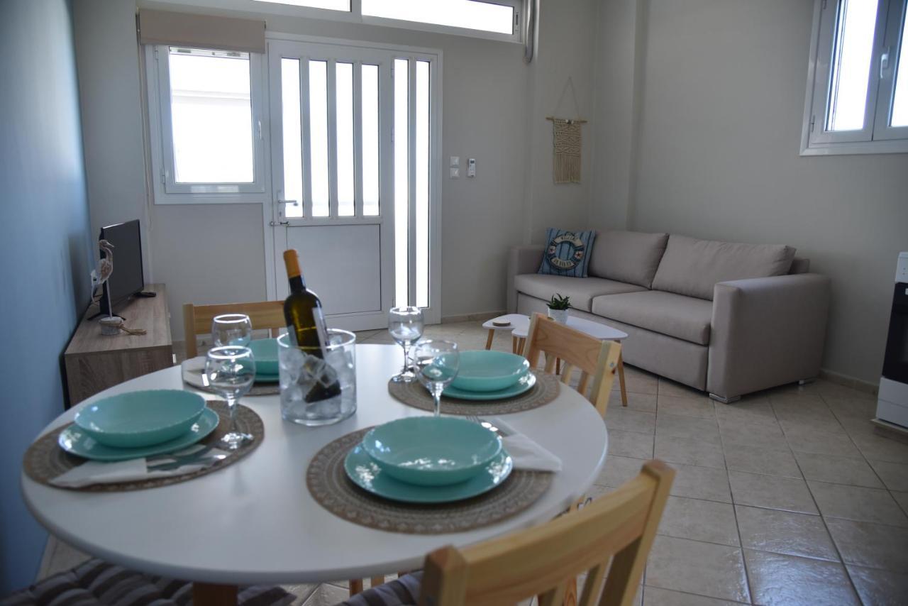 Family Apartments 1 Lechaio Bagian luar foto