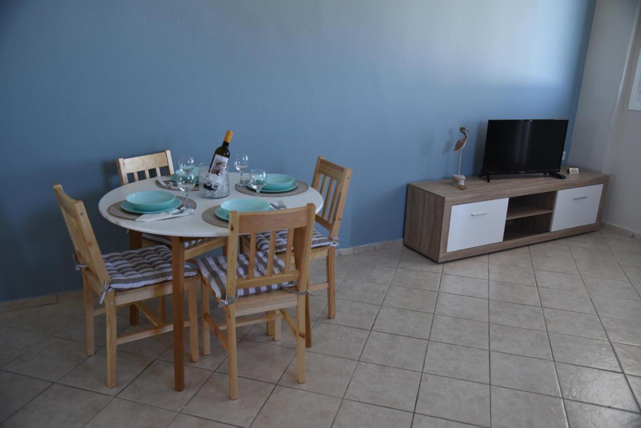 Family Apartments 1 Lechaio Bagian luar foto