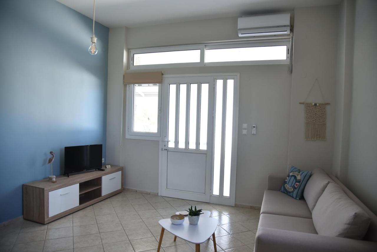 Family Apartments 1 Lechaio Bagian luar foto