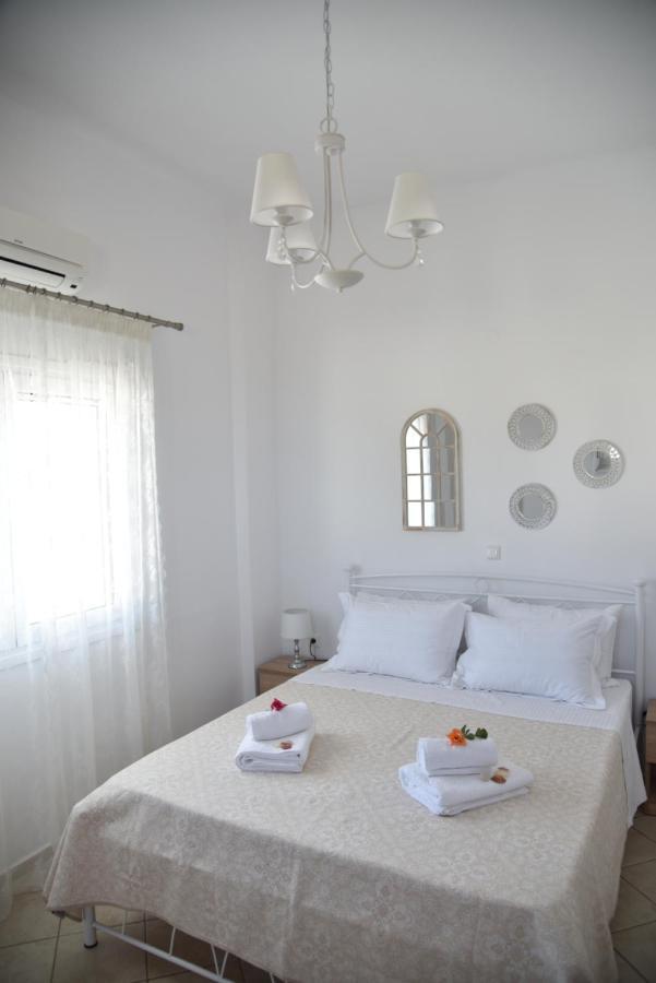 Family Apartments 1 Lechaio Bagian luar foto