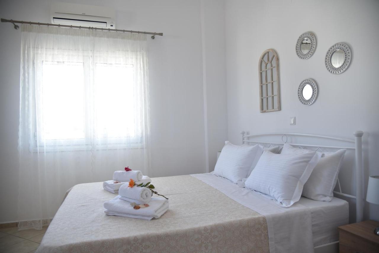 Family Apartments 1 Lechaio Bagian luar foto